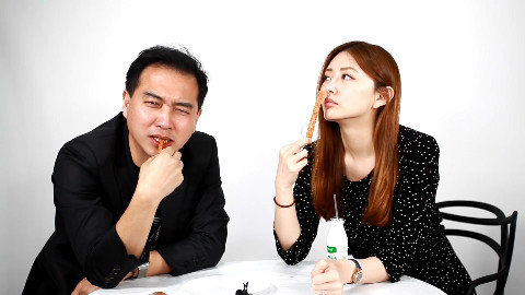 看韩国人吃中国美食 反应惊呆了!